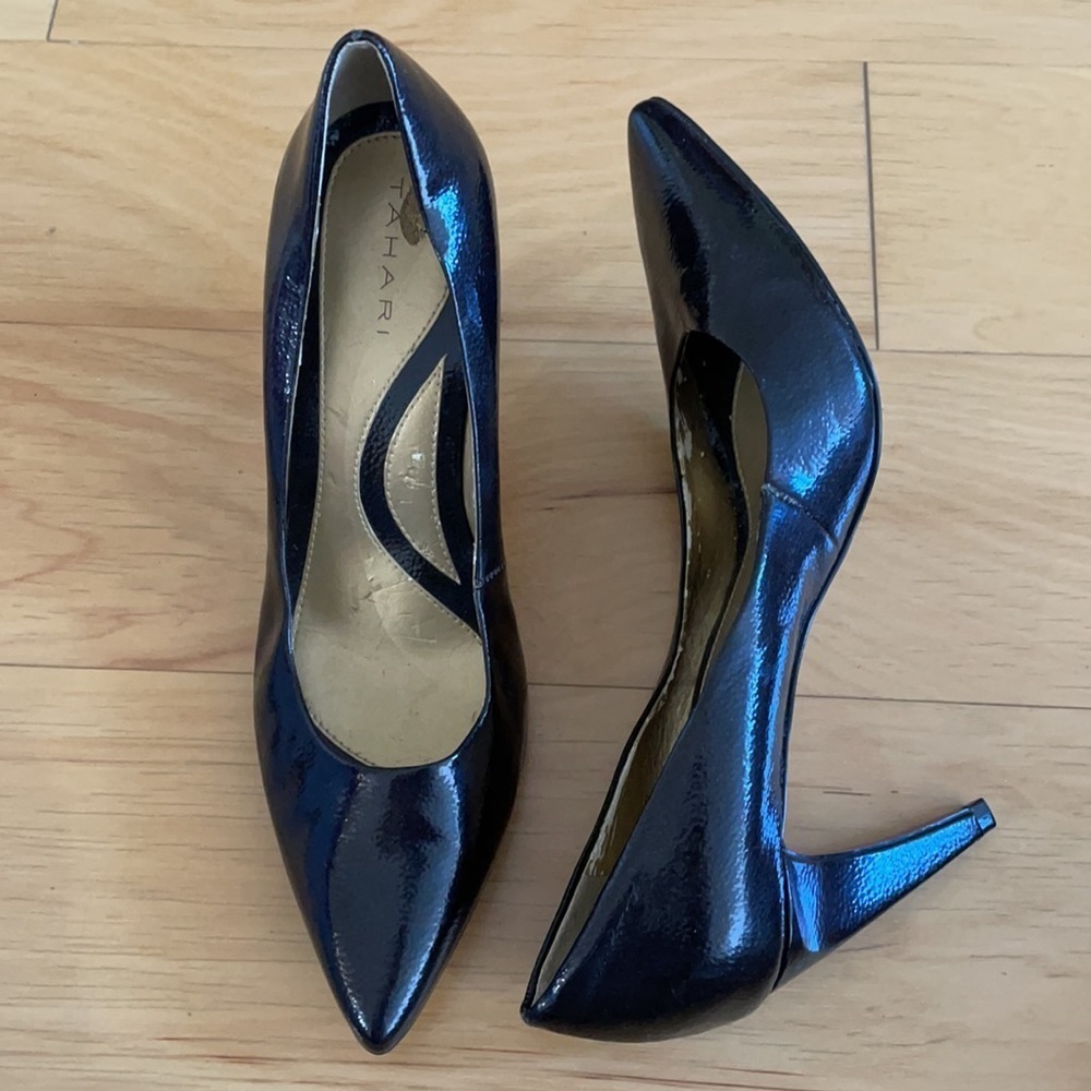 Tahari Malka black pointy toe heel